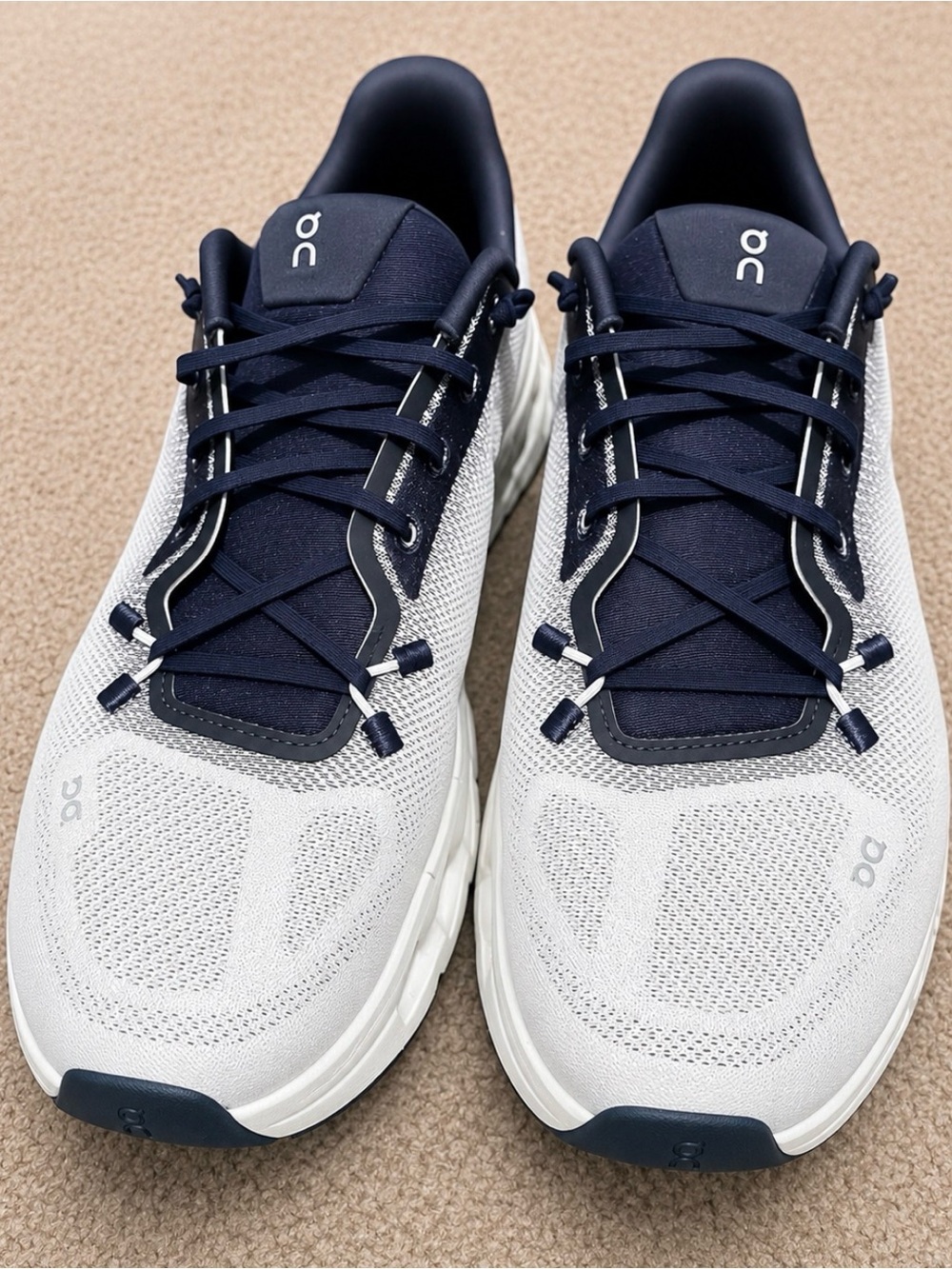 Preowned On Running Cloud Running Shoes - Navy & White size 9 very nice.